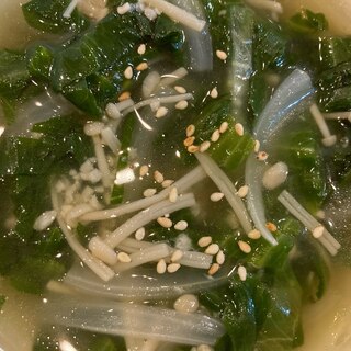レタスとたまねぎとえのきの中華スープ